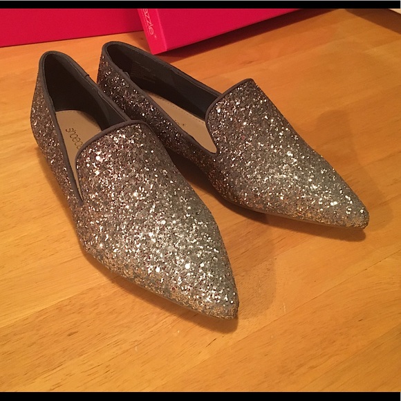Sparkly Avery Flats - Picture 1 of 5